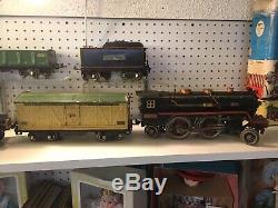 1930s PRE WAR LIONEL TRAIN ENGINE, TENDER, CRANE, REFRIGERATOR CAR, 7 PIECES