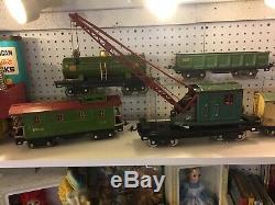 1930s PRE WAR LIONEL TRAIN ENGINE, TENDER, CRANE, REFRIGERATOR CAR, 7 PIECES