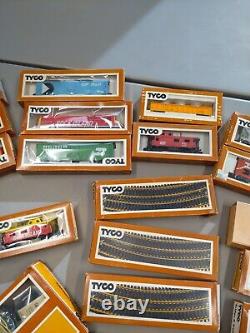 1970s Tyco Electric Train HO Scale Ready to Run 4015 Vintage Set