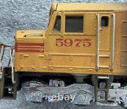 4 Piece Vintage HO TRAIN Santa Fe ENGINE-FLAT CAR With CRANE-TEXACO TANK-Weathered