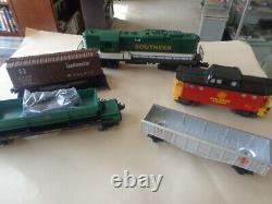 5 Train Cars 3 Lionel and 2 Santa Fee