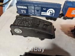 8 Vintage Lionel Train 2-2-4-0 Engines, Tender, 4 Cars And 1 Caboose O-Scale