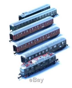 81434 Marklin Z-scale BR E 18 locomotive 5 pole, 5 express train passenger cars