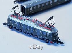 81434 Marklin Z-scale BR E 18 locomotive 5 pole, 5 express train passenger cars