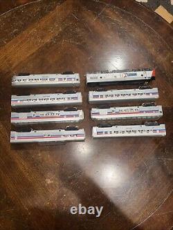 Amtrak 2579 Locomotive And 7 Passenger Cars Ho Scale Train