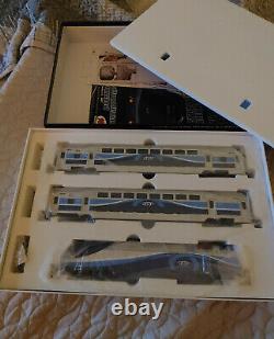 Atlas 80000001 HO Modern Commuter Train Set AMT (Loco + Trailer + Cab Car)