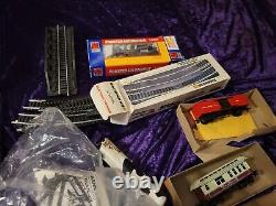 BACHMANN ELECTRIC HO SCALE MODEL TRAINS VINTAGE 4 CAR LOT + PARTS + 12 Tracks ++