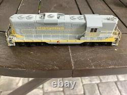 Bachmann HO gauge Clinchfield locomotive and various train cars