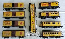 Barnum & Bailey Circus Train Set Roundhouse Built withLocomotive 10 Cars HO Scale