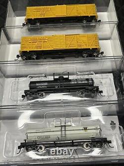 Broadway Limited HO Trains Mixed LOT of 2 Stock & 2 Tank Cars 1- 6127, 1- 6121 &