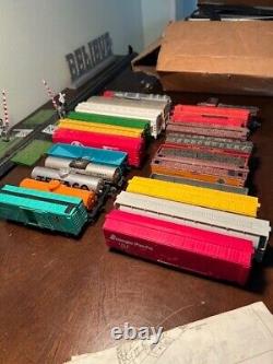 COLLECTION OF 21 Model Train Cars plus bachmann LOCOMOTIVE & Bachmann EZ track