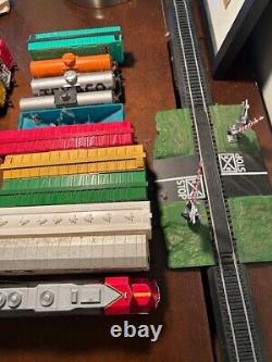 COLLECTION OF 21 Model Train Cars plus bachmann LOCOMOTIVE & Bachmann EZ track