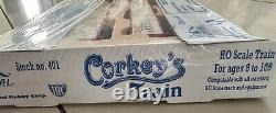 Corkey's Train HO Carnival TrainSet 401 FM Loco+Cars+6 Figures+24x36 Background