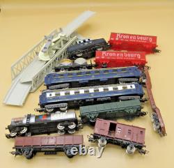 European OO Guage Vintage Model Trains, 10 cars, 1 locomotive, 90+ track pieces