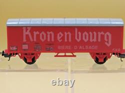 European OO Guage Vintage Model Trains, 10 cars, 1 locomotive, 90+ track pieces