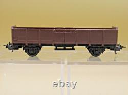 European OO Guage Vintage Model Trains, 10 cars, 1 locomotive, 90+ track pieces