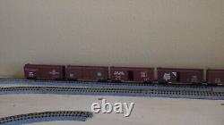 Flat Radiator KATO 176-7611 Engine, Southern Pacific, and 11 Modern Box Cars