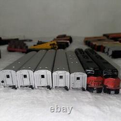 HO Amtrak Train Set 5 Cars And 2 Engines(See All Pictures)