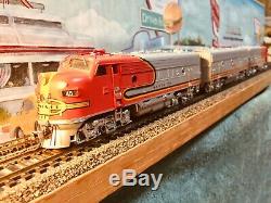 HO SANTA FE F7 A-B-A with Eight Streamline Passenger Car Train Custom Detailed