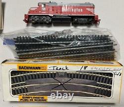HO Scale Bachmann Life-Like Train Set 9 cars 1 Locomotive over 70 feet of track