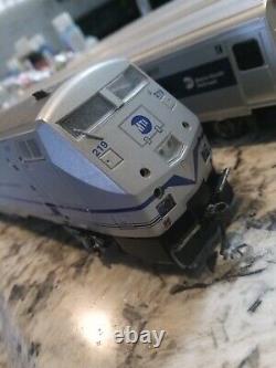 HO Scale Metro North MTA Locomotive+ 3 Train Passenger Cars