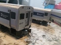 HO Scale Metro North MTA Locomotive+ 3 Train Passenger Cars