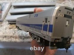 HO Scale Metro North MTA Locomotive+ 3 Train Passenger Cars