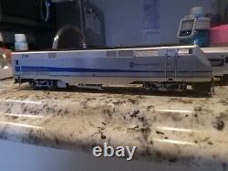 HO Scale Metro North MTA Locomotive+ 3 Train Passenger Cars