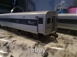 HO Scale Metro North MTA Locomotive+ 3 Train Passenger Cars