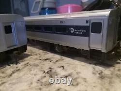 HO Scale Metro North MTA Locomotive+ 3 Train Passenger Cars