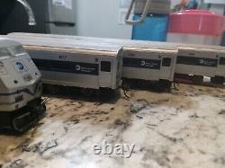 HO Scale Metro North MTA Locomotive+ 3 Train Passenger Cars