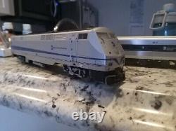 HO Scale Metro North MTA Locomotive+ 3 Train Passenger Cars