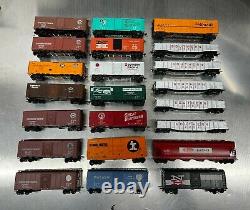 HO Scale Train Freight Cars Tankers Hoppers Locomotives Lot 50+ Pieces