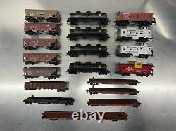 HO Scale Train Freight Cars Tankers Hoppers Locomotives Lot 50+ Pieces