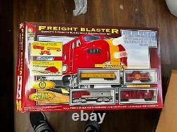 HO Scale Train Freight Cars Tankers Hoppers Locomotives Lot 50+ Pieces