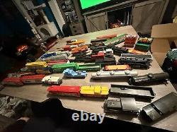 HO Scale Train Lot Locomotives / Box Cars Flat Cars