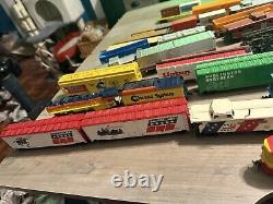 HO Scale Train Lot Locomotives / Box Cars Flat Cars