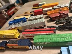 HO Scale Train Lot Locomotives / Box Cars Flat Cars