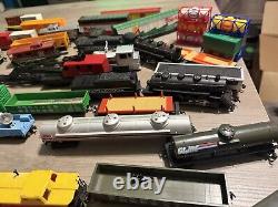 HO Scale Train Lot Locomotives / Box Cars Flat Cars