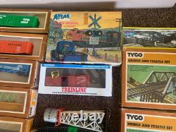 HO Tyco Trains- 200+ Pieces