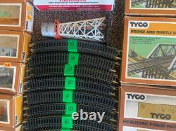 HO Tyco Trains- 200+ Pieces