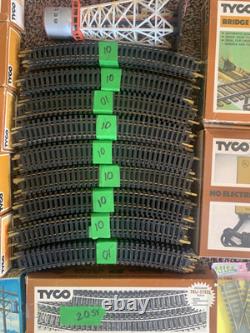 HO Tyco Trains- 200+ Pieces