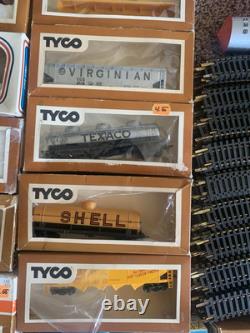 HO Tyco Trains- 200+ Pieces