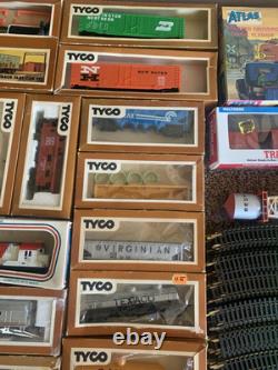 HO Tyco Trains- 200+ Pieces