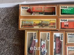 HO Tyco Trains- 200+ Pieces