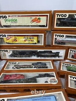 HUGE LOT HO Tyco + 2 Locomotives 18 Cars +Tracks +Accessories Vintage Train Set