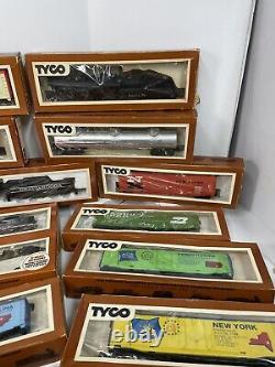 HUGE LOT HO Tyco + 2 Locomotives 18 Cars +Tracks +Accessories Vintage Train Set