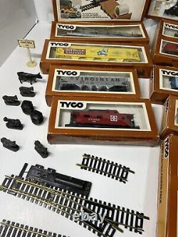 HUGE LOT HO Tyco + 2 Locomotives 18 Cars +Tracks +Accessories Vintage Train Set