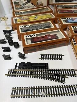 HUGE LOT HO Tyco + 2 Locomotives 18 Cars +Tracks +Accessories Vintage Train Set