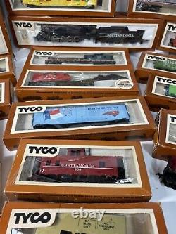 HUGE LOT HO Tyco + 2 Locomotives 18 Cars +Tracks +Accessories Vintage Train Set